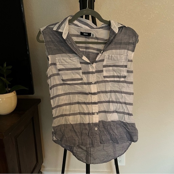 *2/15* Striped Button Down Tank - Picture 2 of 6